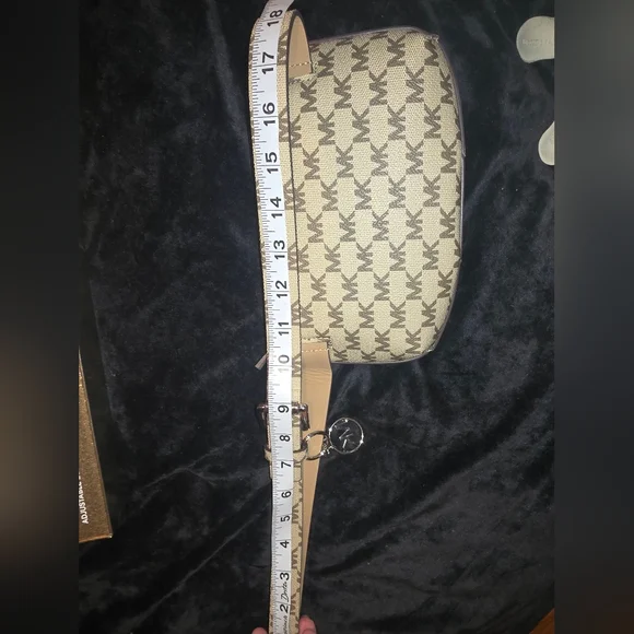 Michael Kors Belt Bag/ Fanny Pack - Picture 5 of 8